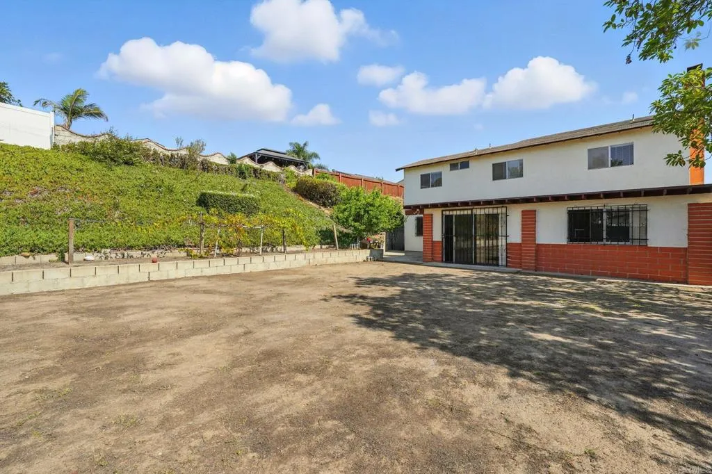 https://cdn.realtyfeed.com/cdn/127/306518285/1b65b3acd35c61a1f6869d19e80ff156.webp