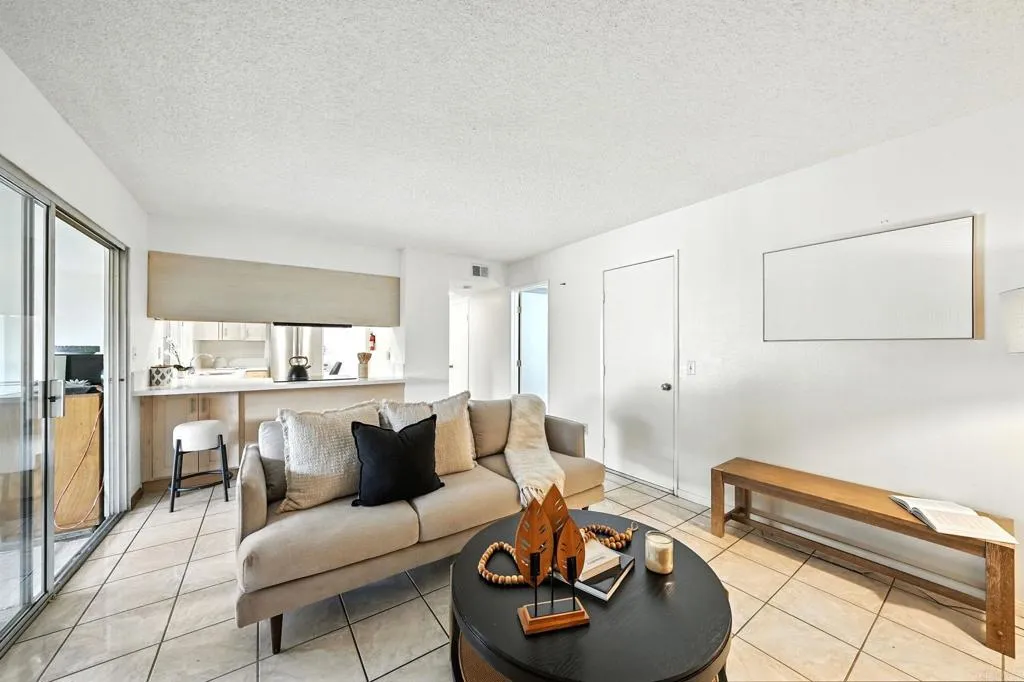 https://cdn.realtyfeed.com/cdn/127/306518285/1ca16ff17289f82e8969f606bc3145ff.webp