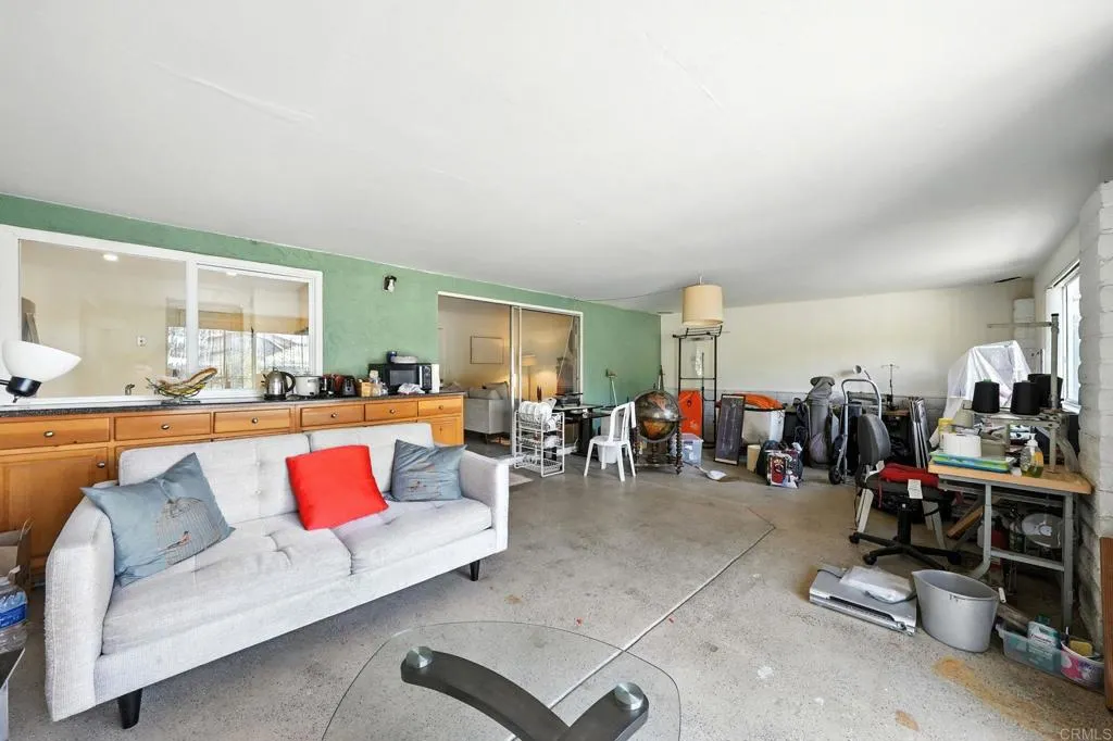 https://cdn.realtyfeed.com/cdn/127/306518285/2bd8bc94f4d8166a8825d63b5a0e22ad.webp