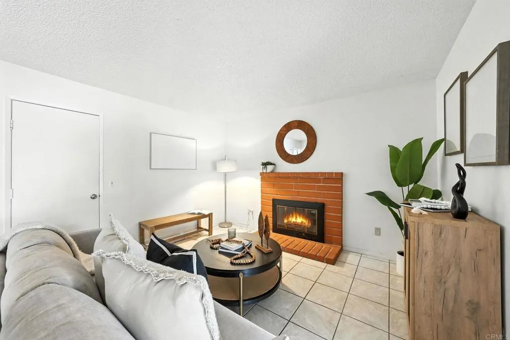 https://cdn.realtyfeed.com/cdn/127/306518285/75bbe4823900f488edd2d828373fe481.webp