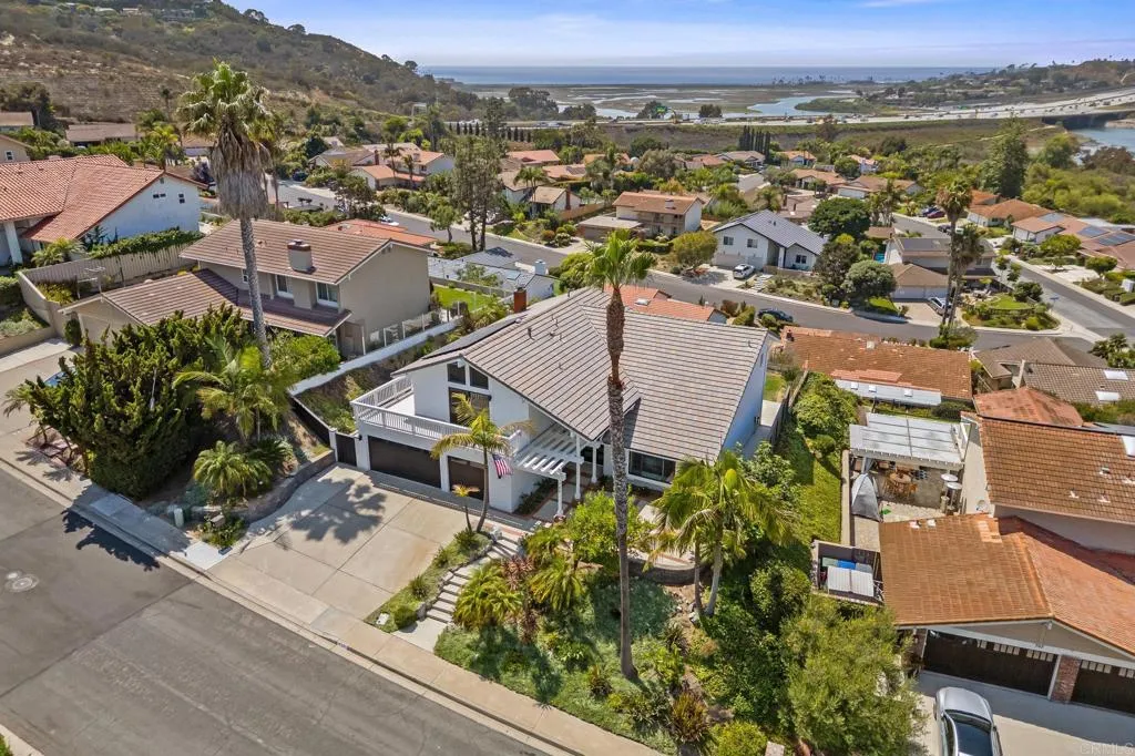 https://cdn.realtyfeed.com/cdn/127/306518287/7d24b4a0cc0789fbae804948a86873bf.webp