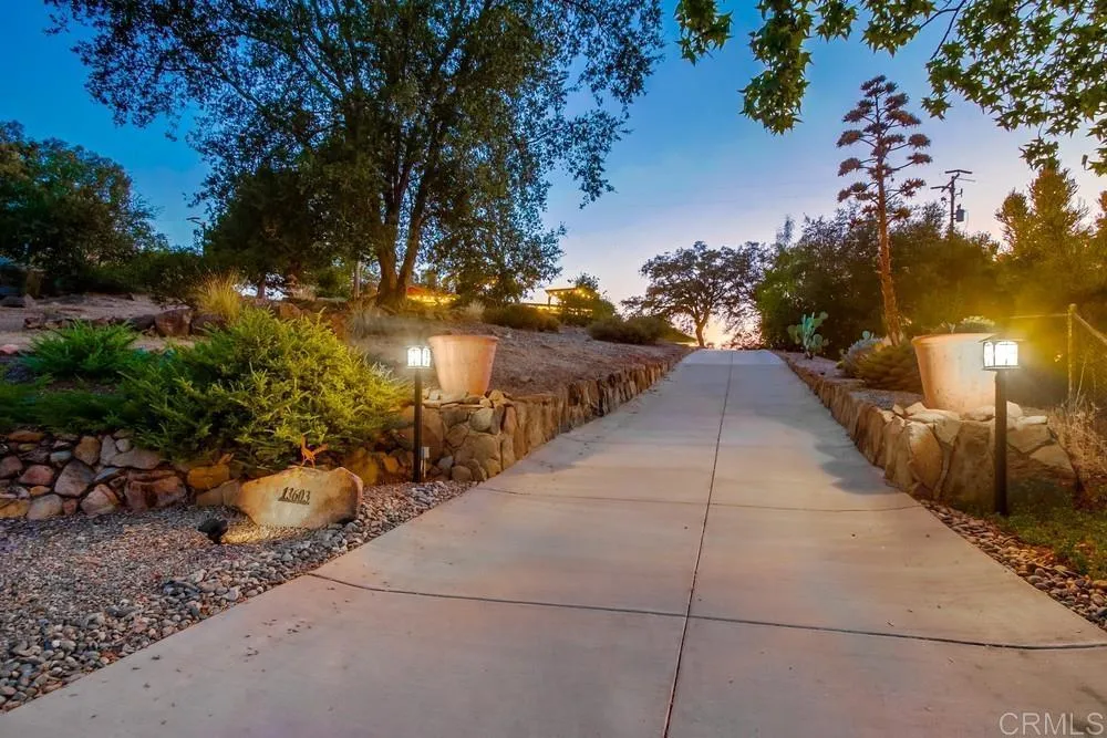 https://cdn.realtyfeed.com/cdn/127/306518310/43b46e7580e7ca58106748db7dc87333.webp