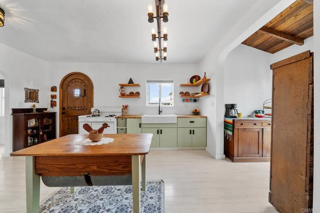 https://cdn.realtyfeed.com/cdn/127/306518313/242aa7bcd59de57c1ce01bdef6b9a448.webp