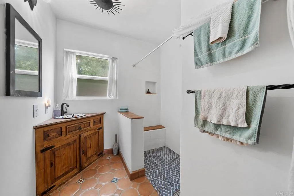 https://cdn.realtyfeed.com/cdn/127/306518313/82acf3bd8af14be132b8e9b471e5bbac.webp