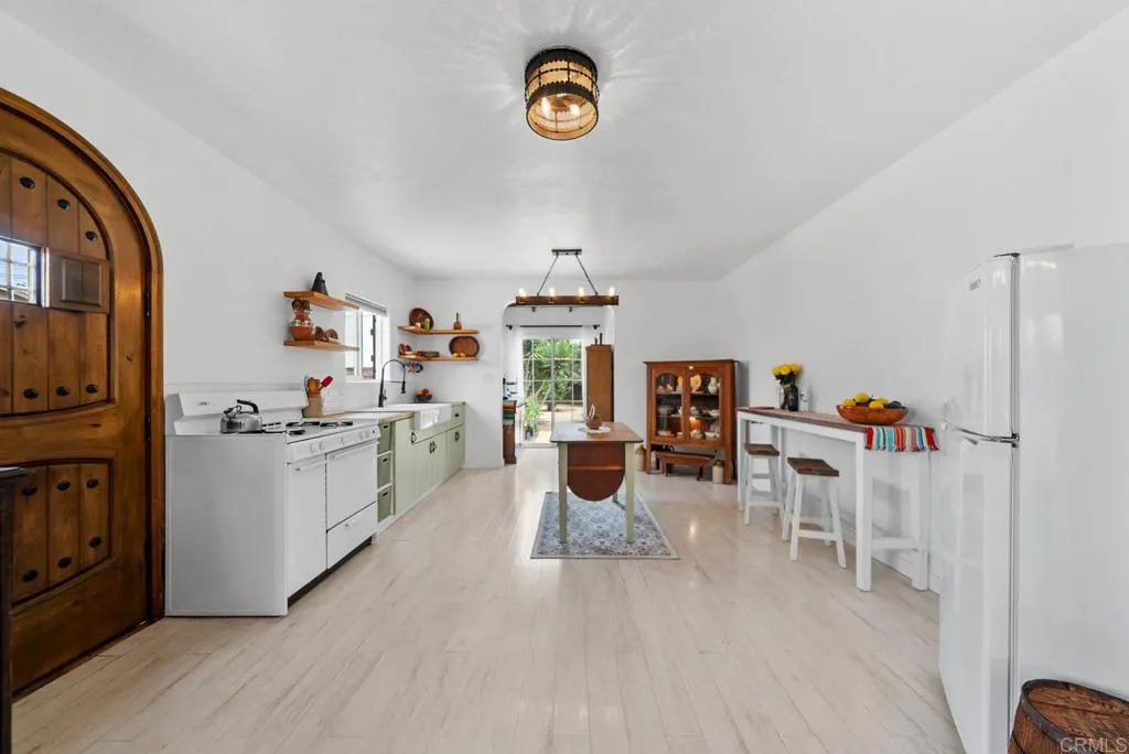 https://cdn.realtyfeed.com/cdn/127/306518313/be0c5f19010d0459a95a0a99347ff344.webp