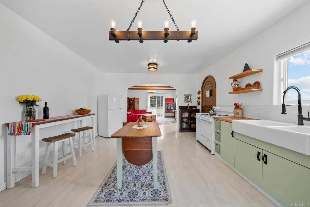 https://cdn.realtyfeed.com/cdn/127/306518313/e9dd6459a4ce67ea88af20aec55fc225.webp