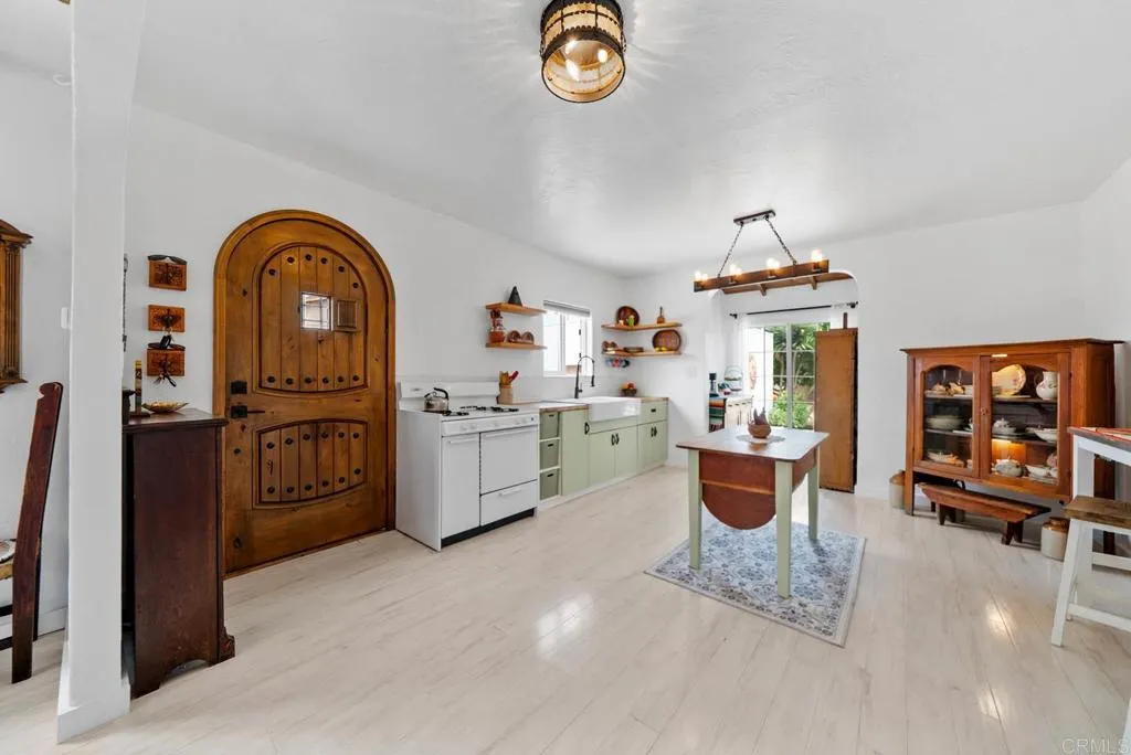 https://cdn.realtyfeed.com/cdn/127/306518313/f09453ec734603e4c82df2249e2fc7d8.webp