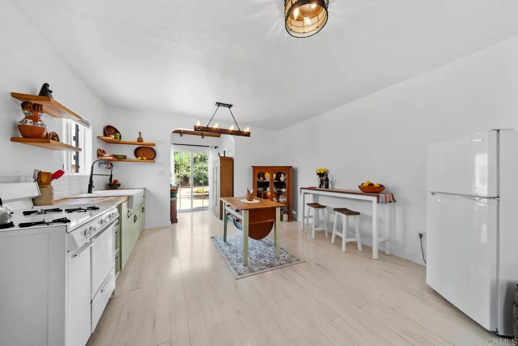 https://cdn.realtyfeed.com/cdn/127/306518313/ffa3e749c38bd57a5cc9ab7c139bfce4.webp