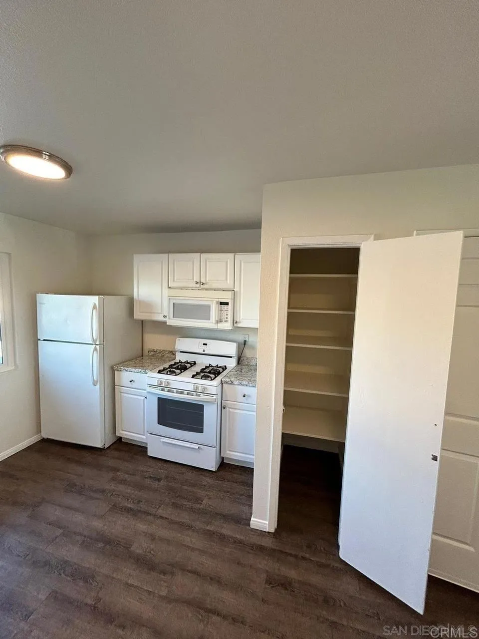 https://cdn.realtyfeed.com/cdn/127/306518327/86642ae04da11bc680170368b407592d.webp