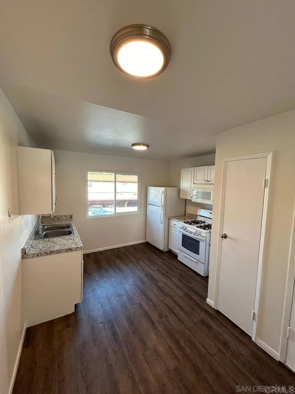 https://cdn.realtyfeed.com/cdn/127/306518327/c8c911c6f5cd3b06e37fe9e4d6495f45.webp