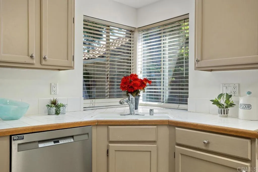 https://cdn.realtyfeed.com/cdn/127/306518370/409f441dc7e7ad54093ec7814150b8c9.webp