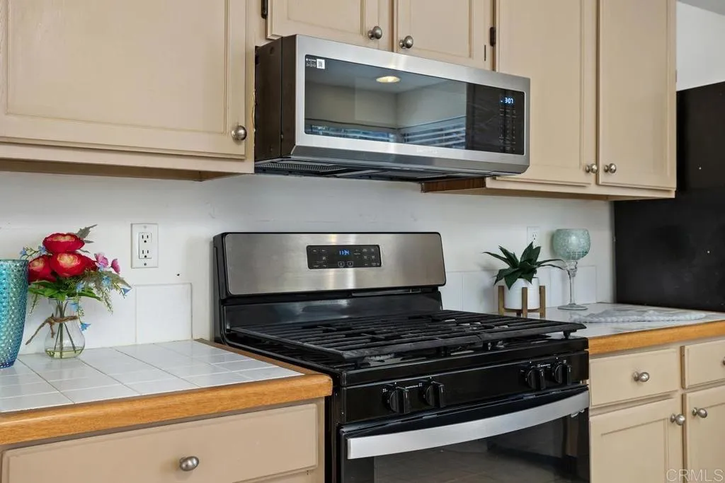 https://cdn.realtyfeed.com/cdn/127/306518370/50a33578321386584888ed86c7fbadd8.webp