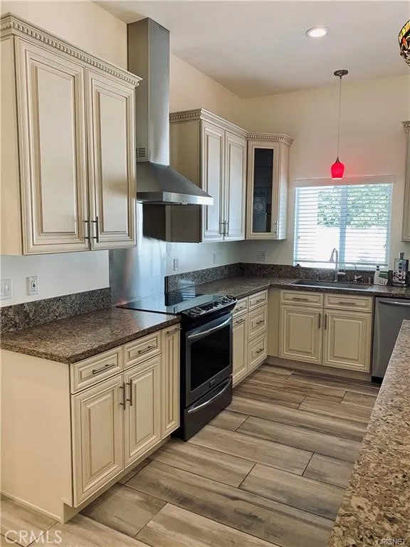 19238 Arminta, Reseda, CA, 91335