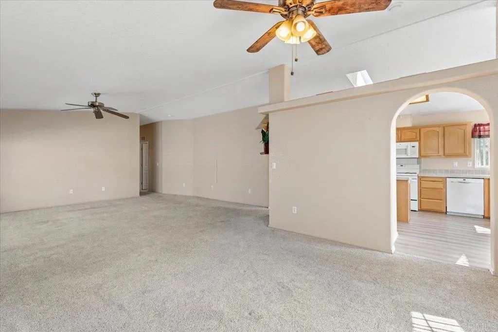 https://cdn.realtyfeed.com/cdn/127/306518450/6aecfe892ef3492b984035b917feb708.webp
