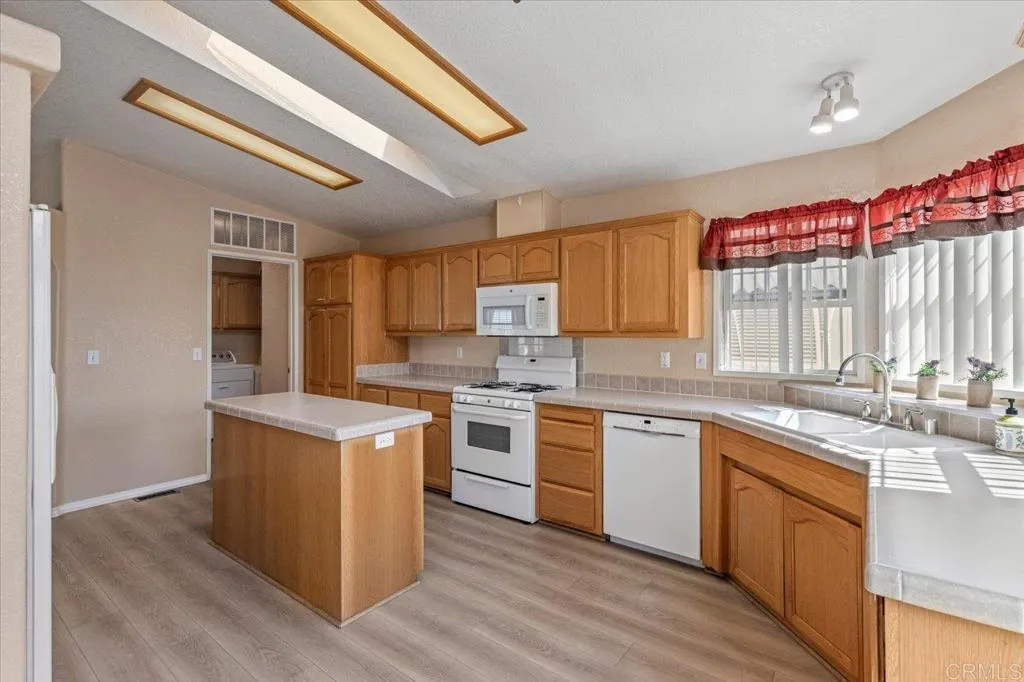 https://cdn.realtyfeed.com/cdn/127/306518450/aa8f6c2b703d070339c71d4caa2dc3bc.webp