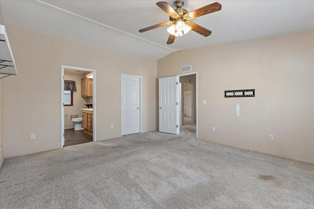 https://cdn.realtyfeed.com/cdn/127/306518450/c9d40707b2e8ee96bf2fa501d8be07c9.webp