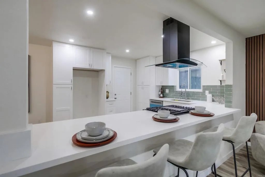 https://cdn.realtyfeed.com/cdn/127/306518459/8afda11b2141397db81a1172fdcdd0c9.webp