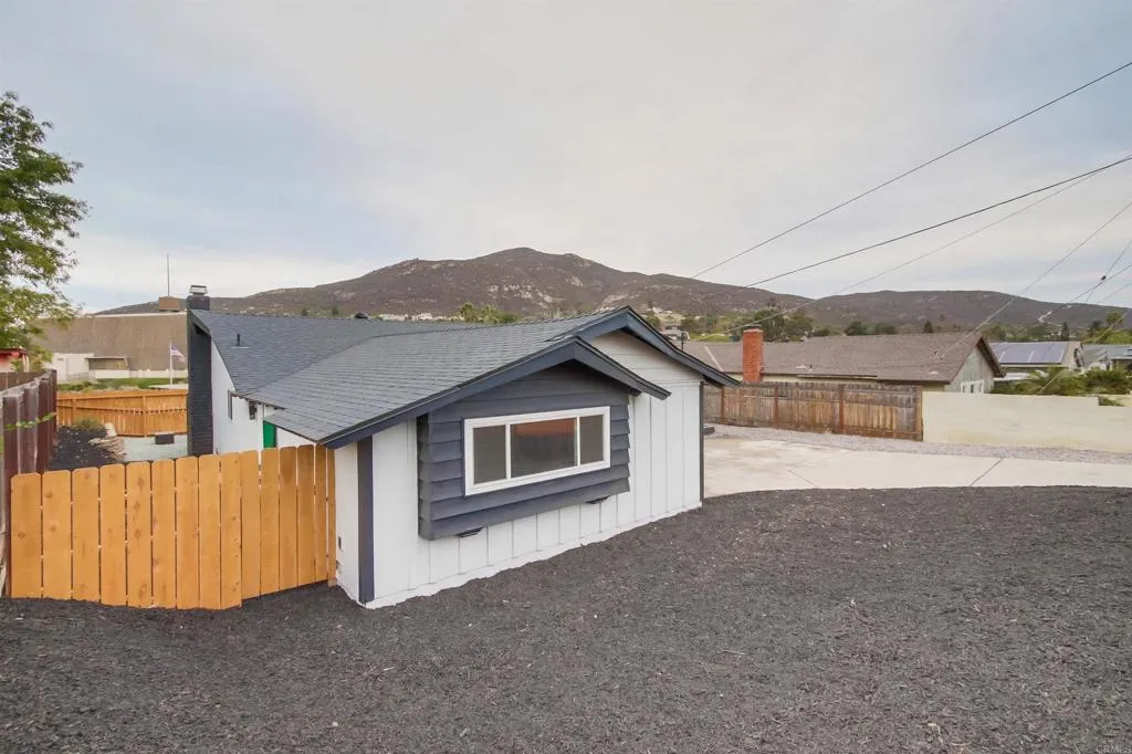 https://cdn.realtyfeed.com/cdn/127/306518459/bb55d7feef43a2341fbe5ce223c4fd4e.webp