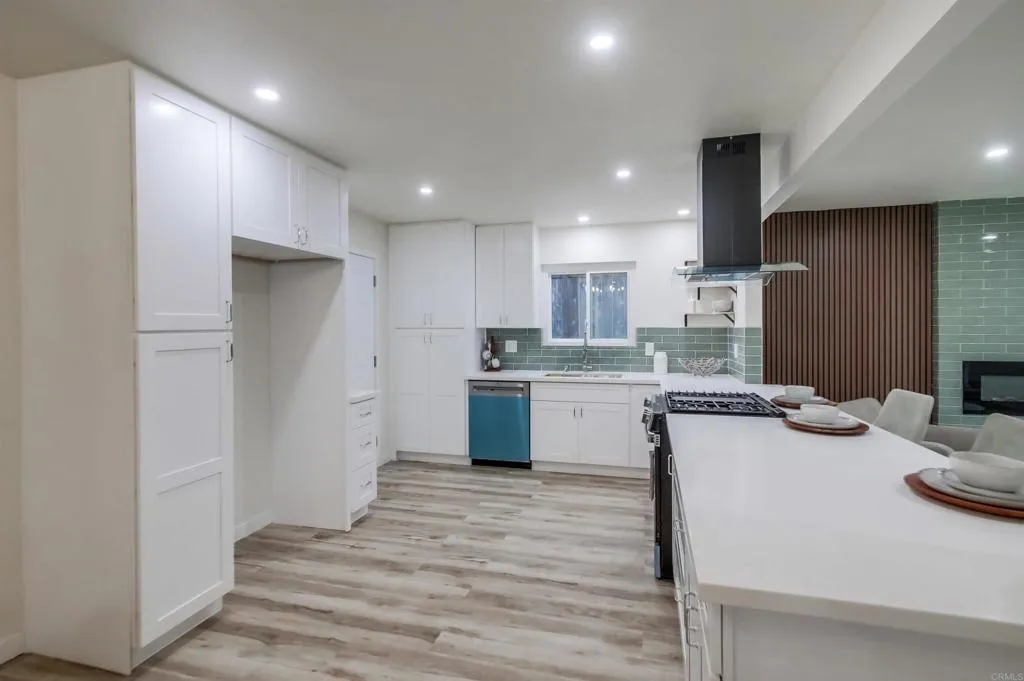 https://cdn.realtyfeed.com/cdn/127/306518459/eb3f632409e4bc86b25f553dad18c0d3.webp