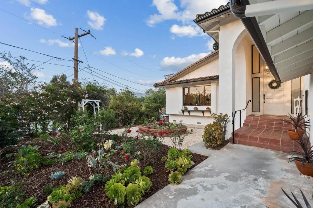 https://cdn.realtyfeed.com/cdn/127/306518492/8457bf07cd156b5ad64577db779e3d2e.webp