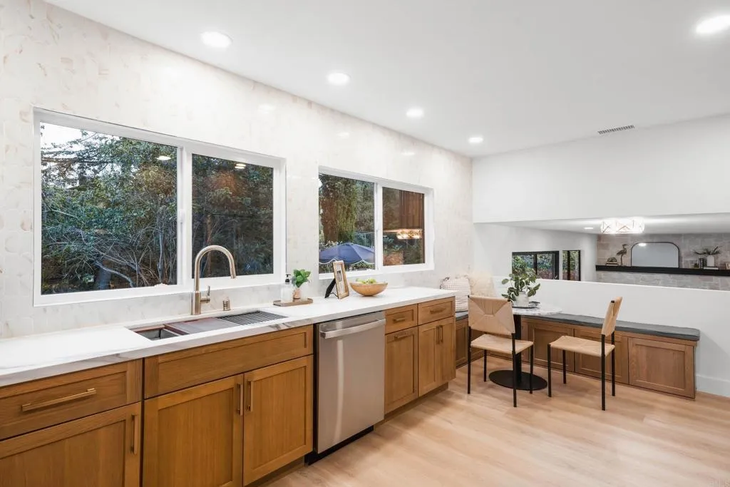 https://cdn.realtyfeed.com/cdn/127/306518492/8c0ac1f671ab2f6106ba717c230de008.webp