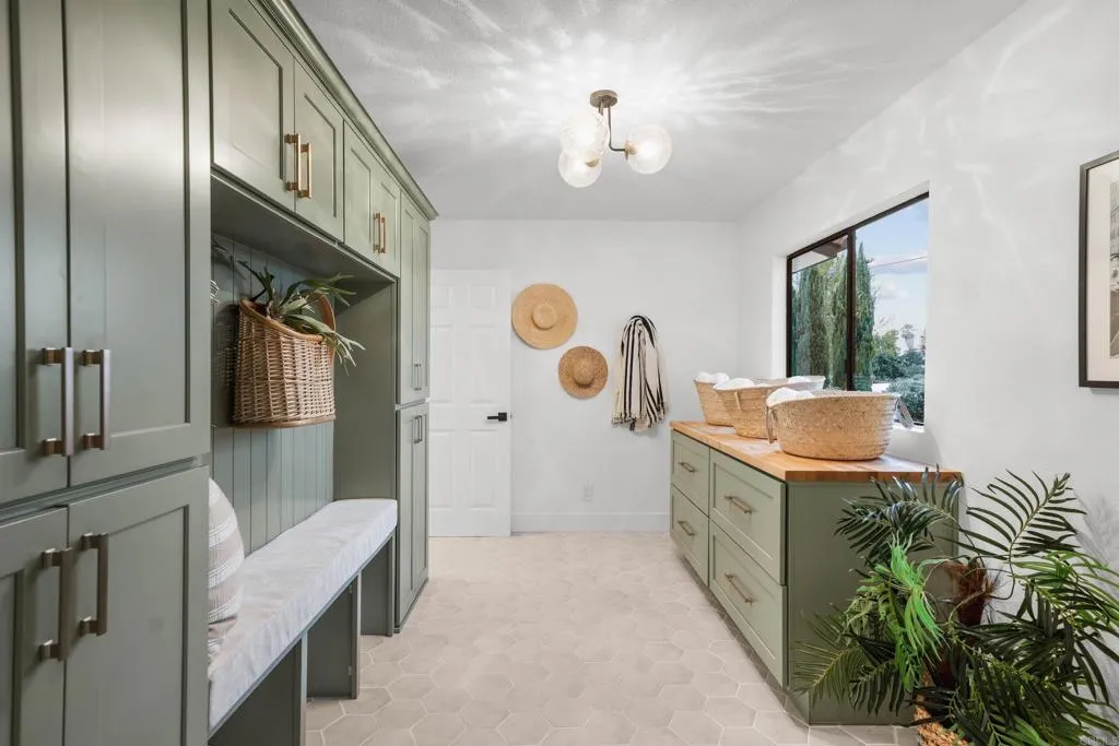https://cdn.realtyfeed.com/cdn/127/306518492/a0a7ad83d9dfc5614eac89a4b42e1716.webp