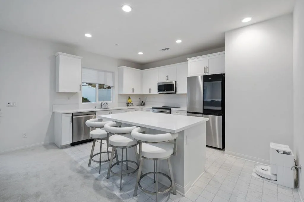 https://cdn.realtyfeed.com/cdn/127/306518548/21beed83b57af11852847b3637108b71.webp