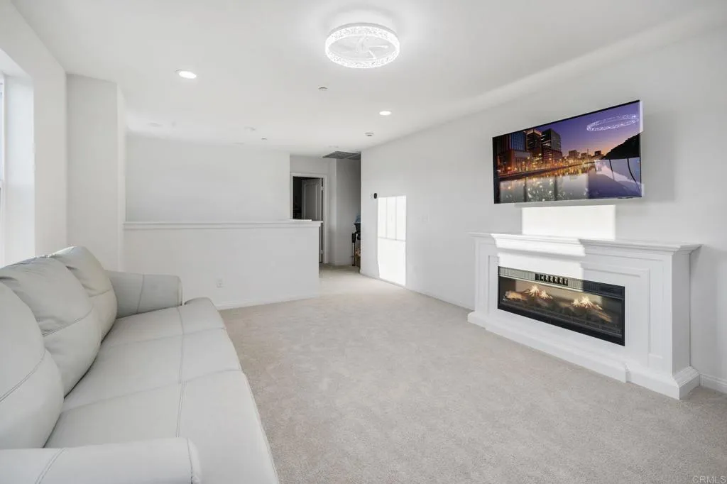 https://cdn.realtyfeed.com/cdn/127/306518548/90ca43e60d7e1262147c9954644263e9.webp