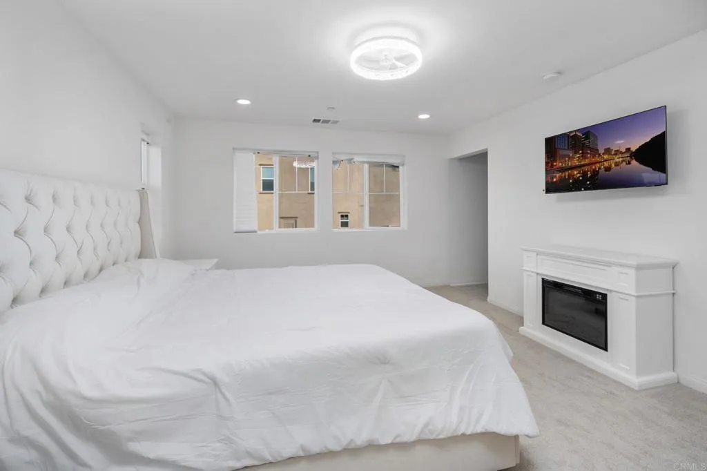 https://cdn.realtyfeed.com/cdn/127/306518548/c9b33172a07d88423e3906ac8a7b4b39.webp