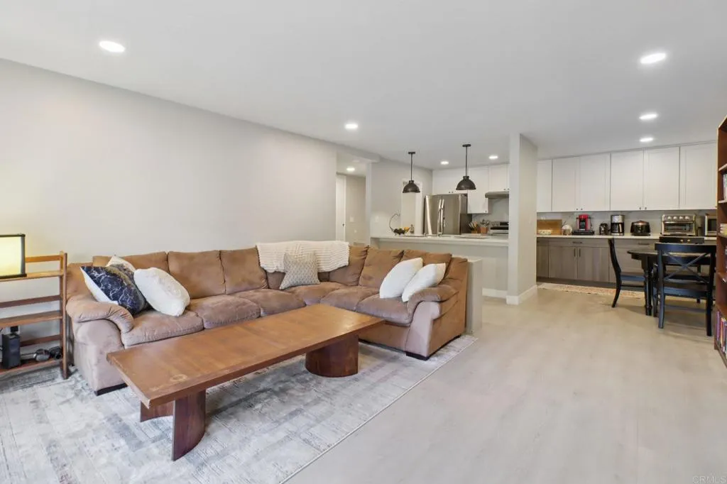 https://cdn.realtyfeed.com/cdn/127/306518576/14c4ad68f609663d6a7098d1dd3dce9b.webp