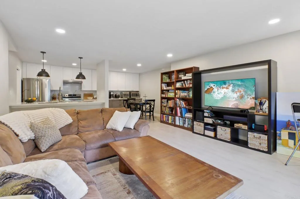 https://cdn.realtyfeed.com/cdn/127/306518576/b84e3414e0158aa5578f1ba9b445efe6.webp