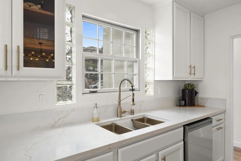 https://cdn.realtyfeed.com/cdn/127/306518580/0eed2b9faf3ccf0639bab3470ae34b09.webp