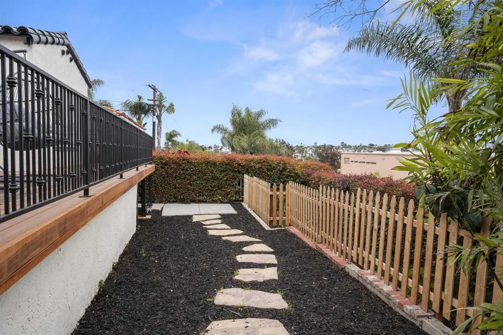 https://cdn.realtyfeed.com/cdn/127/306518580/1c0f6b89b20f08e1d991119ba90bceec.webp