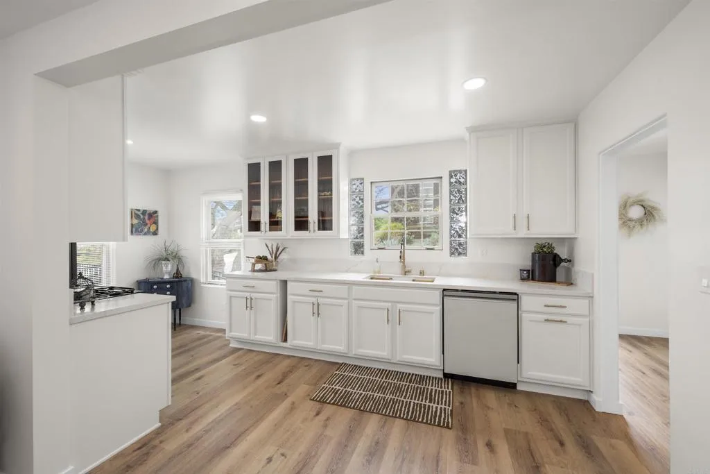 https://cdn.realtyfeed.com/cdn/127/306518580/85c78da5b86d30bd1f871d467d3c1c3b.webp