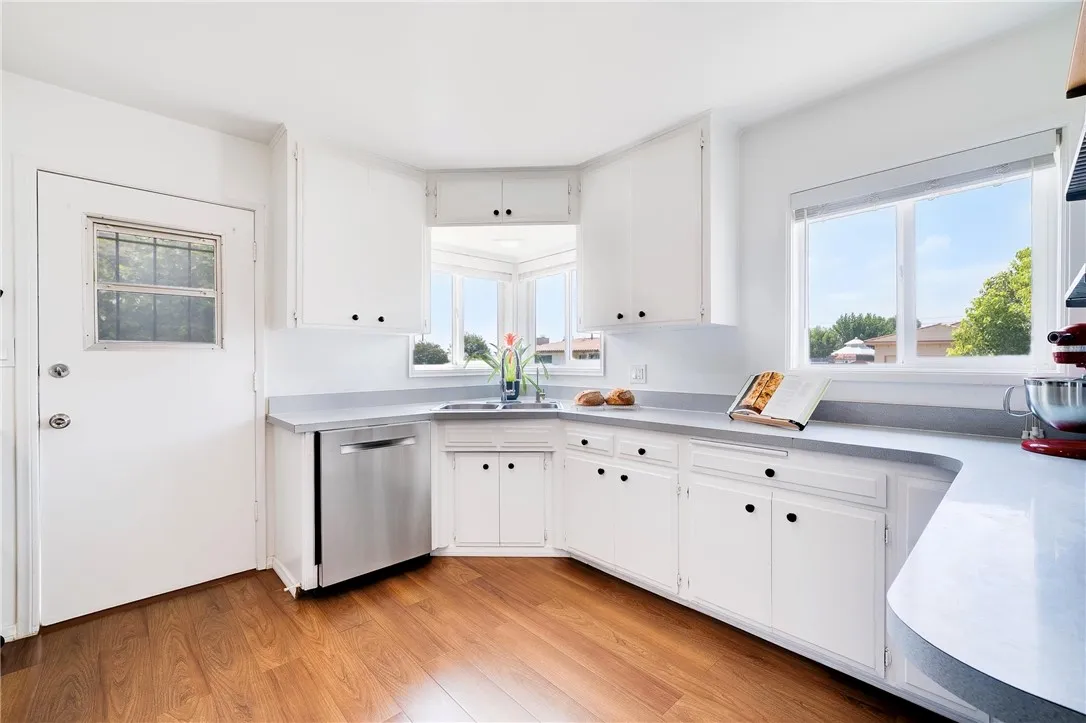 https://cdn.realtyfeed.com/cdn/127/306518585/299d0da71f584cbe2ca9c3aa853aaf08.webp