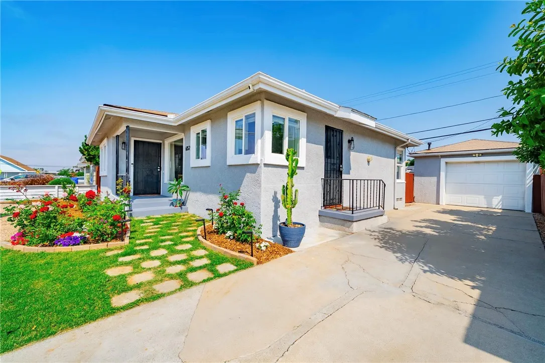 https://cdn.realtyfeed.com/cdn/127/306518585/8b7b9293bfa5652c14157c8d93c3104e.webp