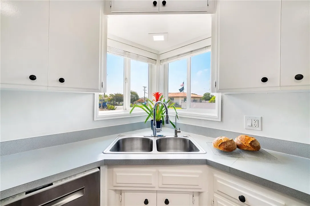 https://cdn.realtyfeed.com/cdn/127/306518585/9e158c08dd63a7403dc5295827fa4e21.webp