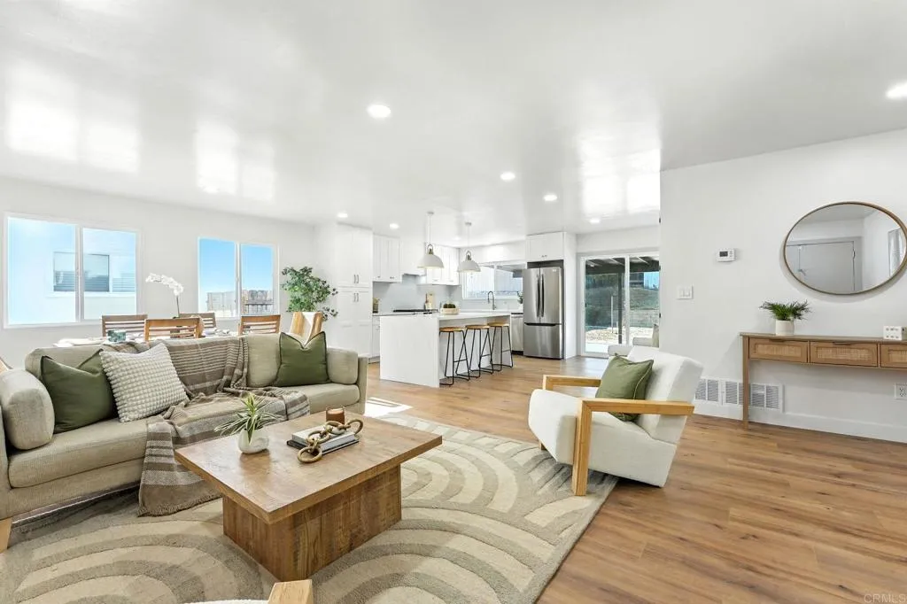https://cdn.realtyfeed.com/cdn/127/306518674/43bf6243c6aa5d1de8526dac88168d54.webp