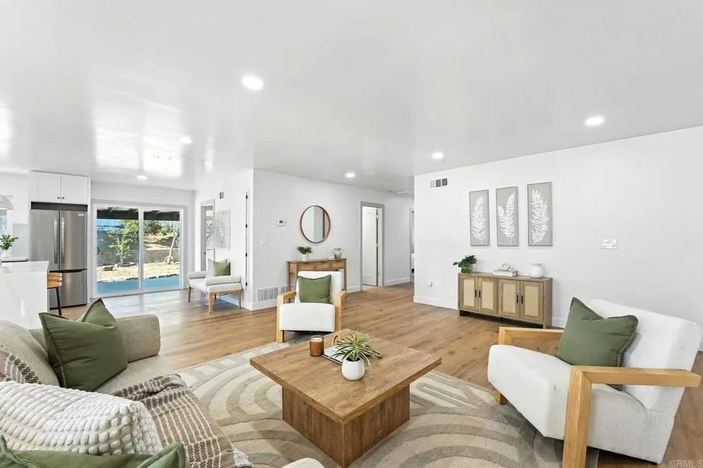 https://cdn.realtyfeed.com/cdn/127/306518674/b61a84042177185fd195d010942569dc.webp