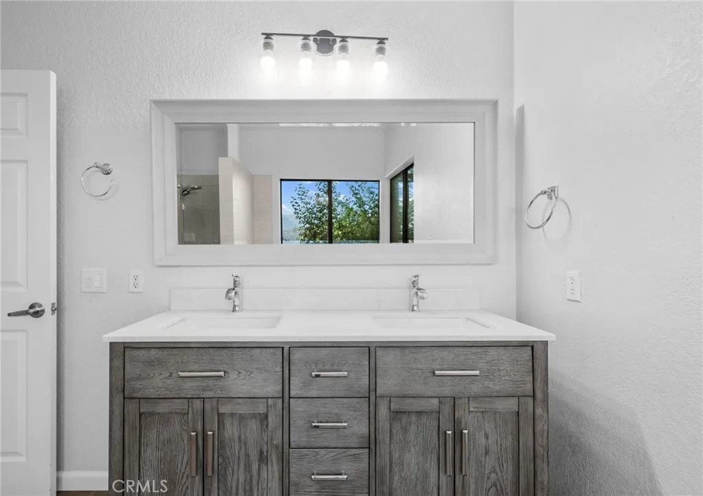 https://cdn.realtyfeed.com/cdn/127/306518678/32b7d9ee0b57716970a3f70f07397d6a.webp