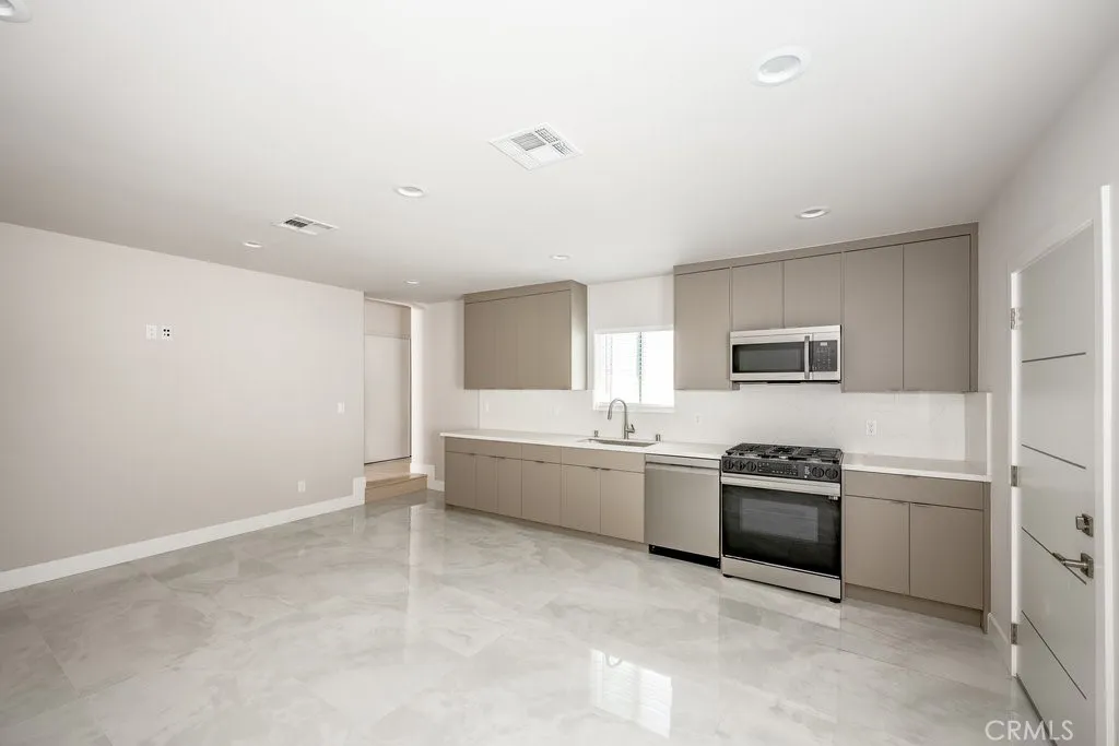 North Hollywood, CA 91606