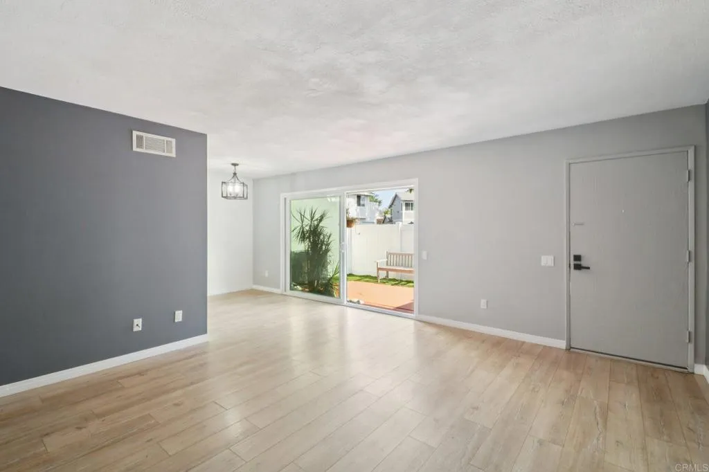 Photo #5: NDP2508011 Listing 