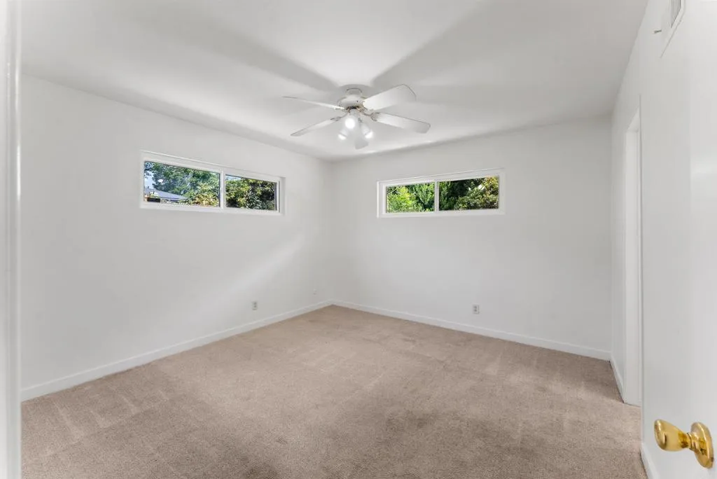 https://cdn.realtyfeed.com/cdn/127/306518713/28e841af2be3ac1709647c9dee886d18.webp