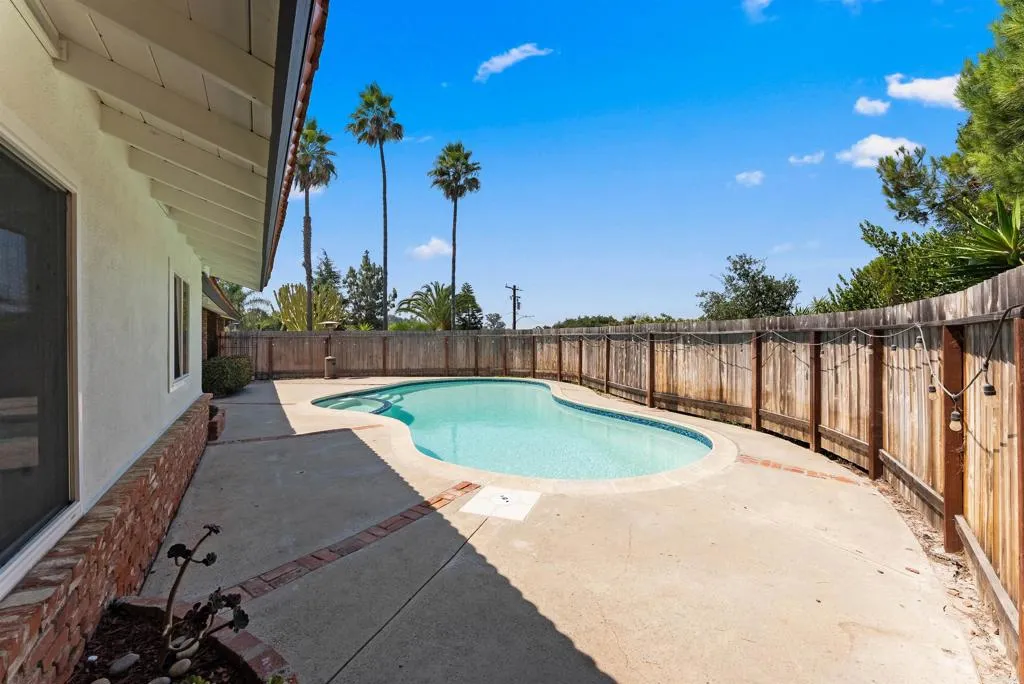 https://cdn.realtyfeed.com/cdn/127/306518713/8b7eedc85b916a2c6f99524e83968a1d.webp