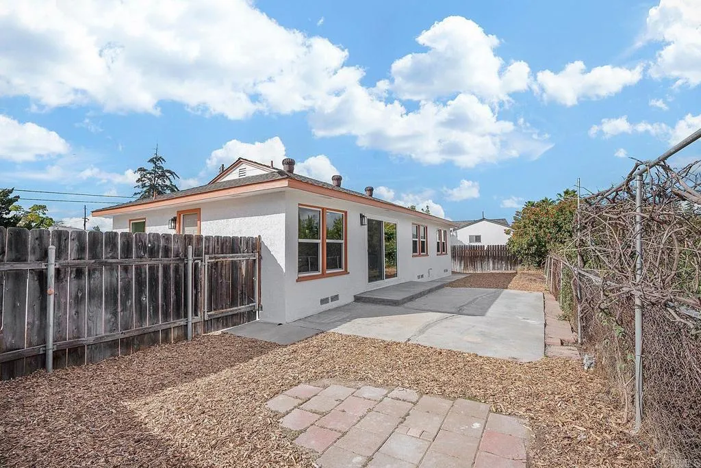 https://cdn.realtyfeed.com/cdn/127/306518738/273534079d13d1c32bcc34ff871e725e.webp