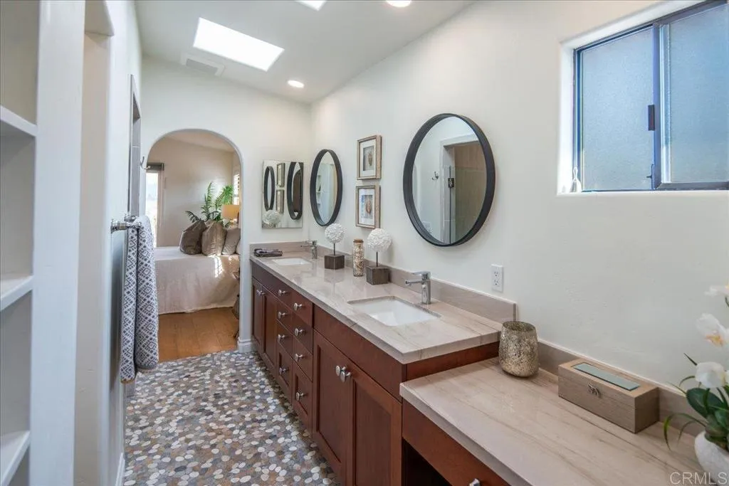 https://cdn.realtyfeed.com/cdn/127/306518749/1bf83d510482a0f6089b15347050a9c3.webp