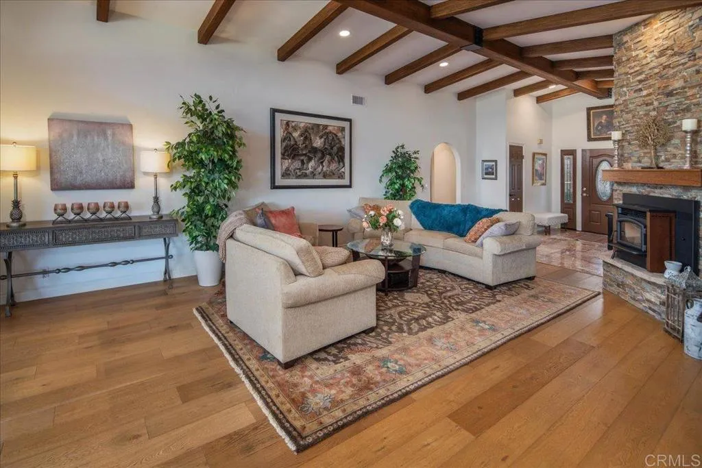 https://cdn.realtyfeed.com/cdn/127/306518749/2b38573c108517732c581252ba744cdd.webp