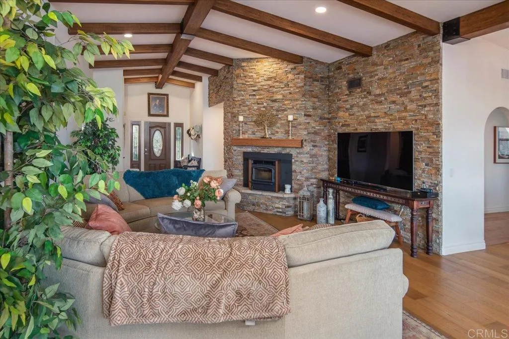 https://cdn.realtyfeed.com/cdn/127/306518749/3189ad3f44de32d7abcff1dac9220400.webp