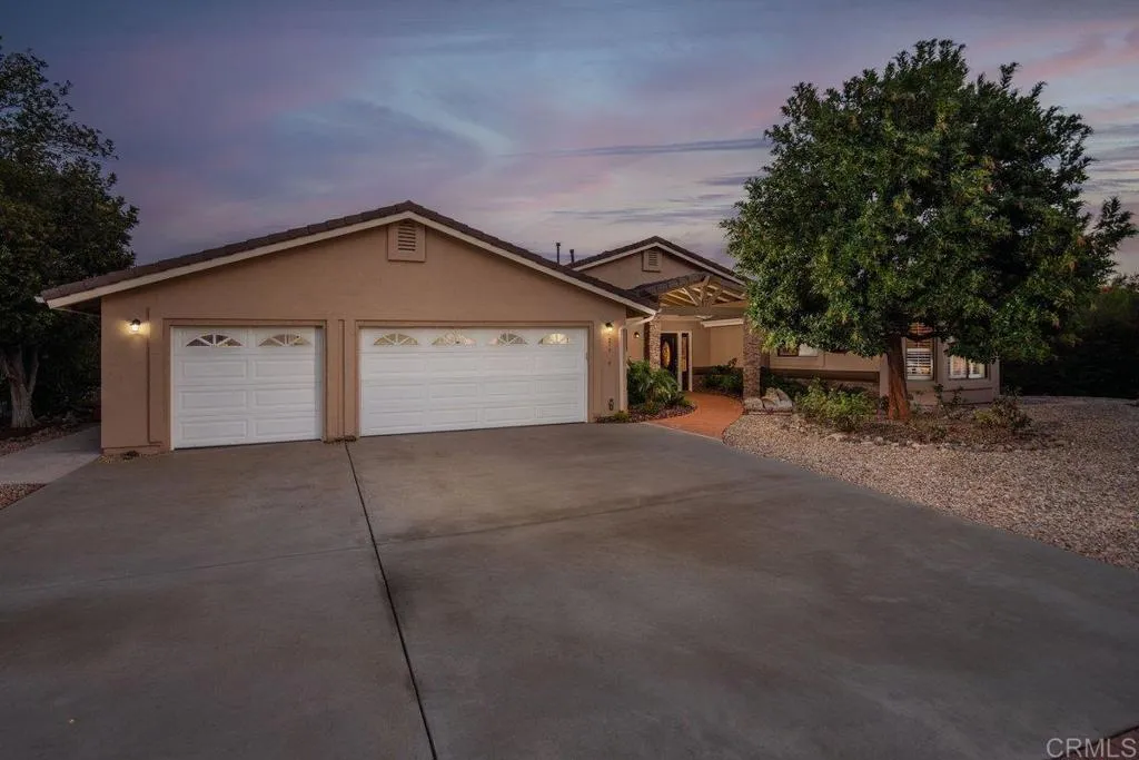 https://cdn.realtyfeed.com/cdn/127/306518749/8b92dc6b614ddf00f05363cc668d7750.webp