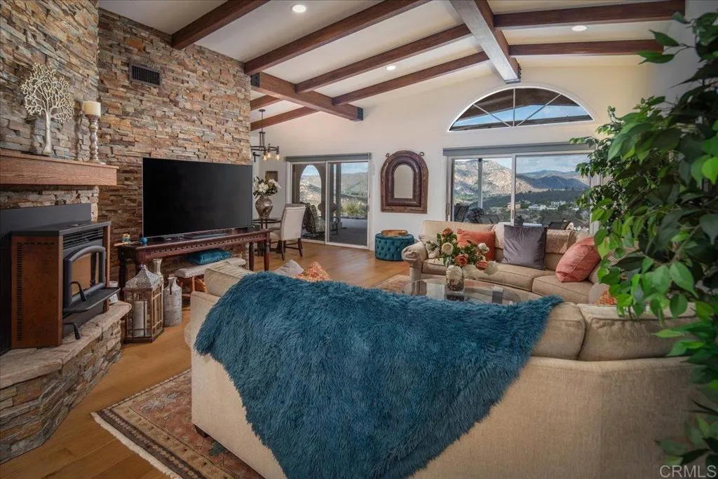 https://cdn.realtyfeed.com/cdn/127/306518749/b3d8b7c60a92276d498f618b9a3f0cf2.webp